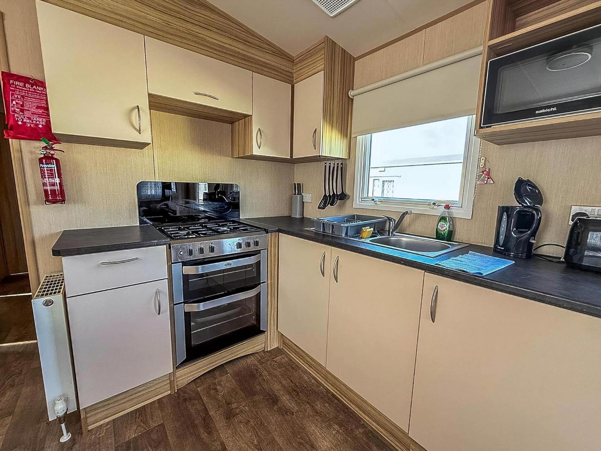 Great 8 Berth Caravan In Norfolk Near To Great Yarmouth Ref 20178Bs 홉톤-온-씨 외부 사진